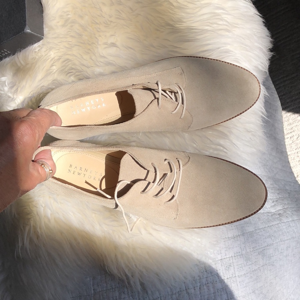 Barney’s New York Saddle shoe in beige suede NEW in orig box lace up leather sz9
